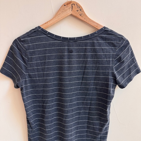 Lululemon Gray Stripe V Neck Short Sleeve Womens Size S T Shirt Activewear - Picture 4 of 9